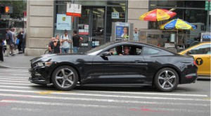 Ford Mustang 2015 rullar förbi oss